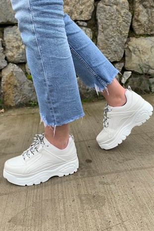 Bayan Beyaz Bağcıklı Yüksek Taban Sneakers 