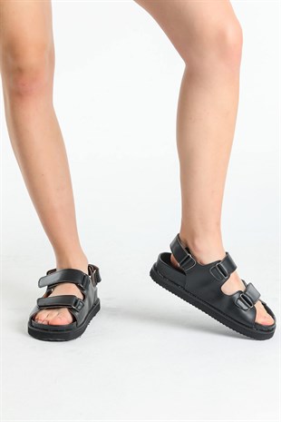 Siyah Mat Cırtlı Düz Taban Kadın Sandalet 