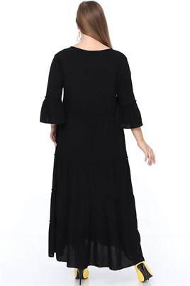 Siyah salaş kesim yaka püsküllü katlı elbise